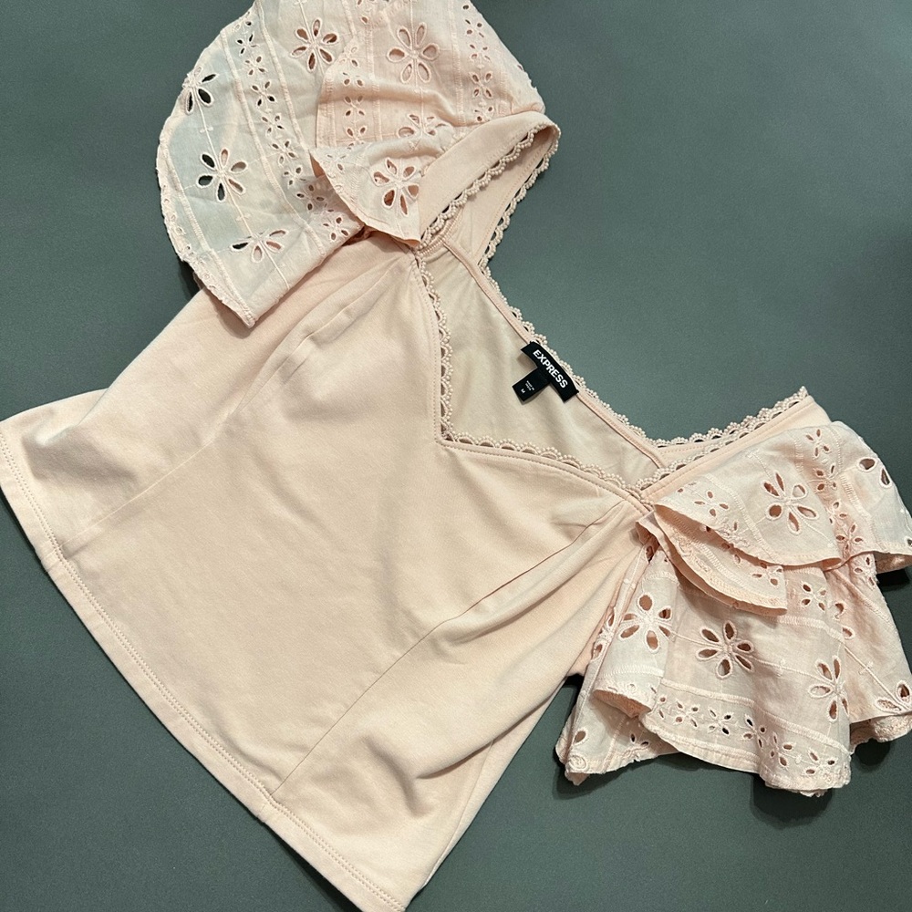 NWOT super cute top from Express